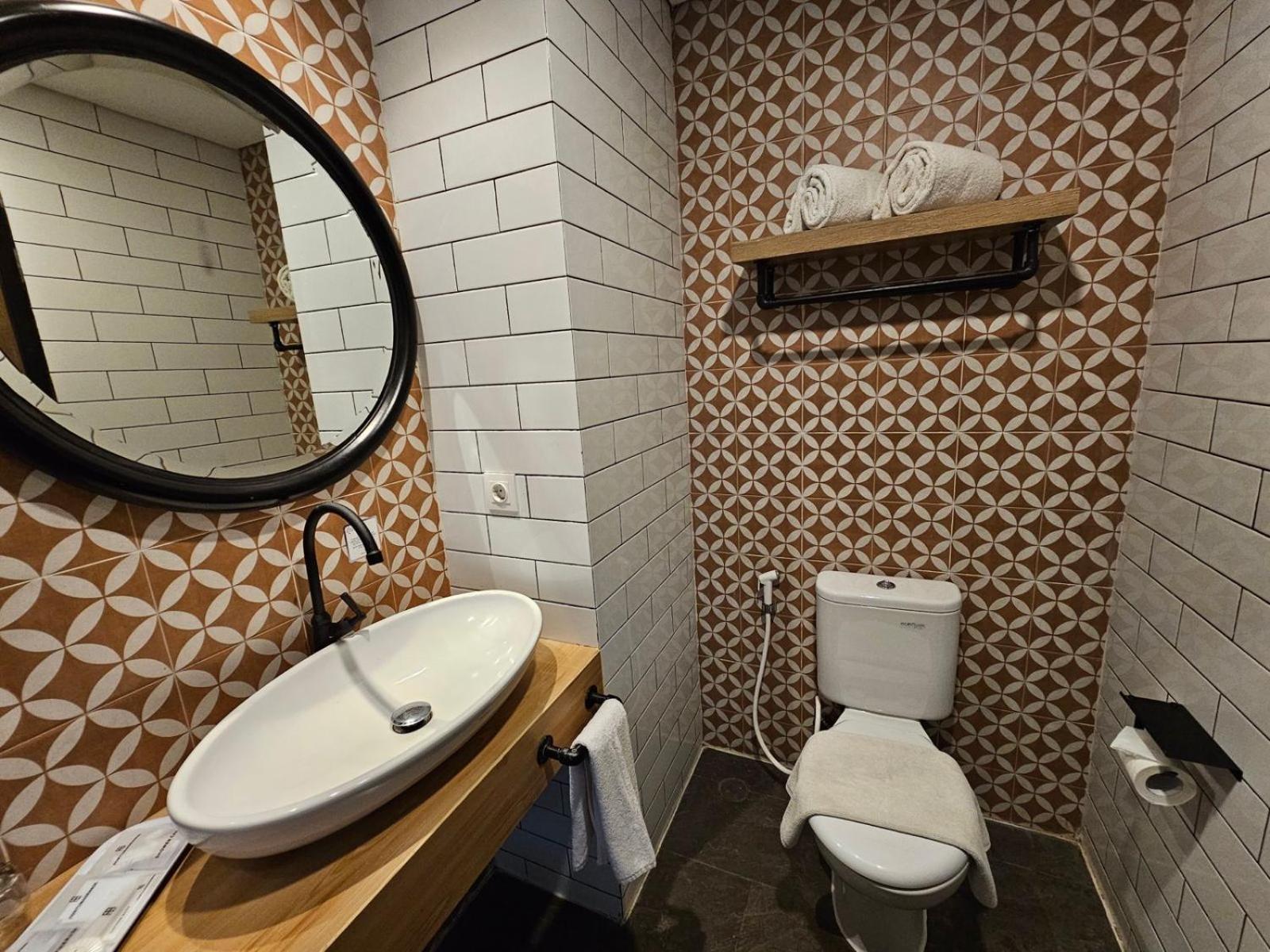 Hotel Fortunagrande Jembel Exteriör bild